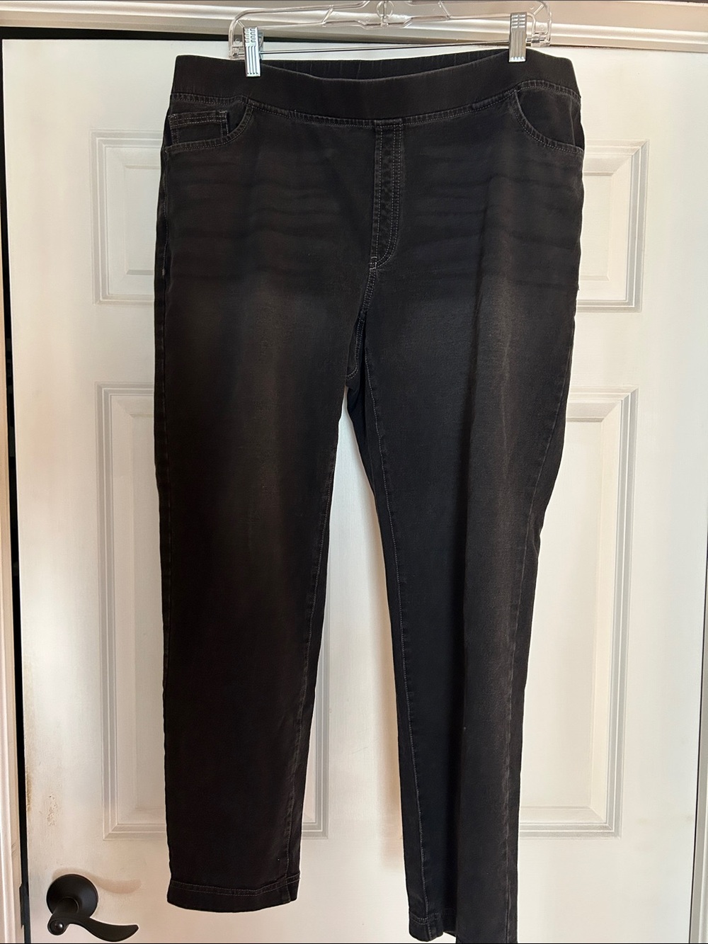 Straight Leg Women's Jeans - Black